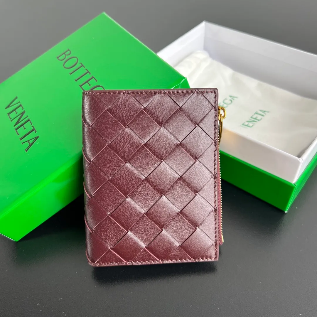 #Bv Braided Bi-fold Zipper Wallet 742330 Small and exquisite wallet for men and women ☄️ Elegant and fashionable shape, blending classic design and practical functions, perfectly showing the texture and neatness of sheep leather, snap button closure, equipped with 6 card slots, a banknote compartment, and a zipper coin purse. It meets all the functions of a wallet ✋ Multiple color options, a good match for gifts or personal use ☑️ Size: 11.5x9 P640